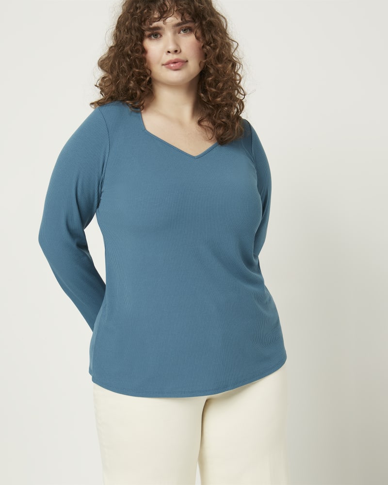 Front of a model wearing a size 1X Ashley Ribbed Knit Sweetheart Neckline Top in Teal by East Adeline. | dia_product_style_image_id:216070